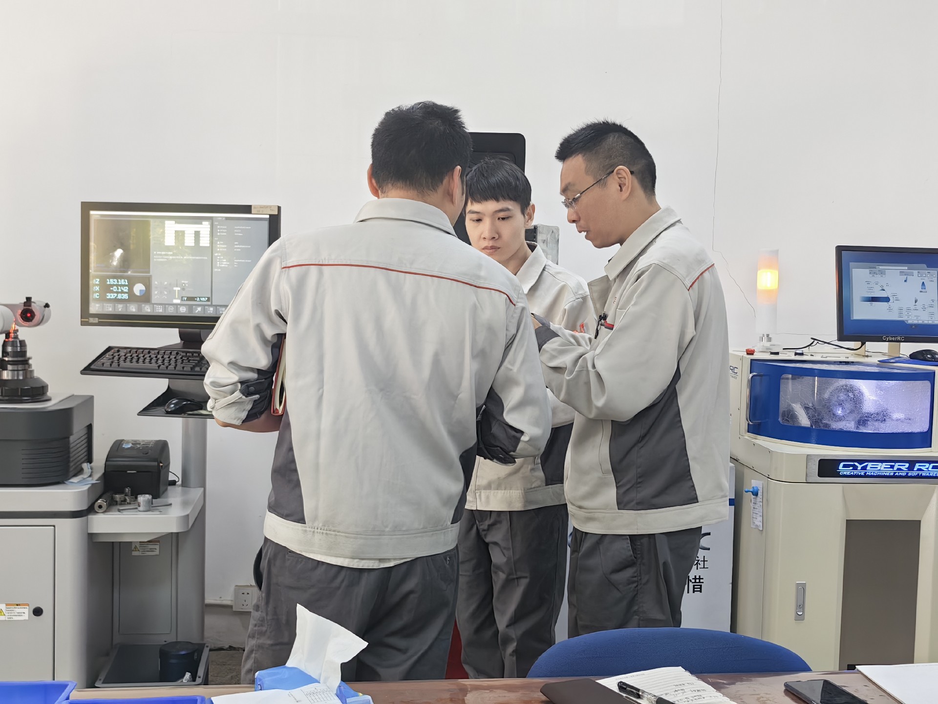 全自動數(shù)控磨刀機使用交流